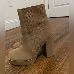 Steve Madden Platform Boots. Tan Suede. Size 7.5.